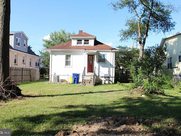 34 S Poplar Ave — Photo 5