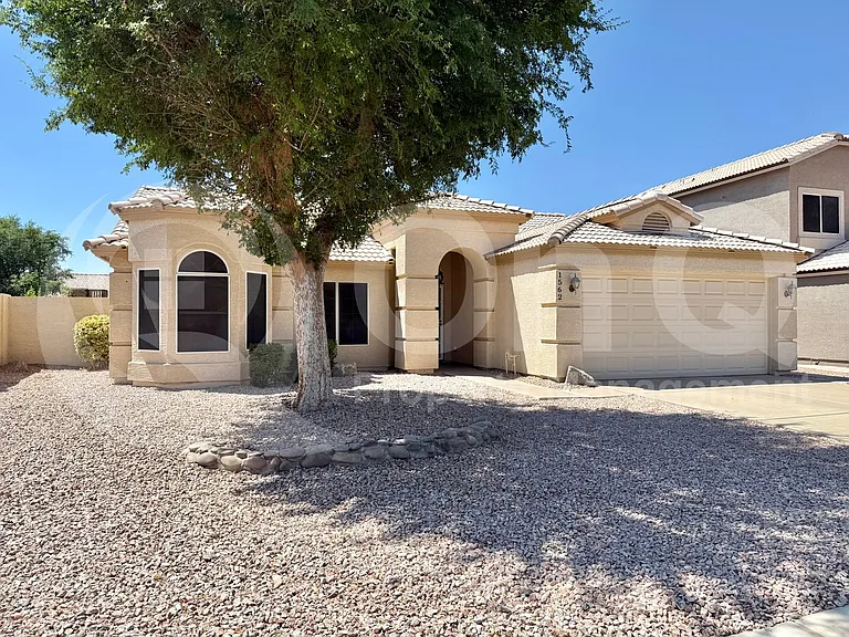 1562 S Monterey St — Photo 2