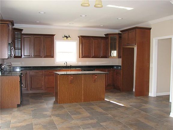 2nd image of 136 Roanoke Sta