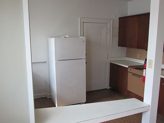 5th image of 903 Bellevue St APT 3E