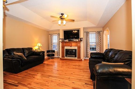 4th image of 1008 Mountain Meadows Dr