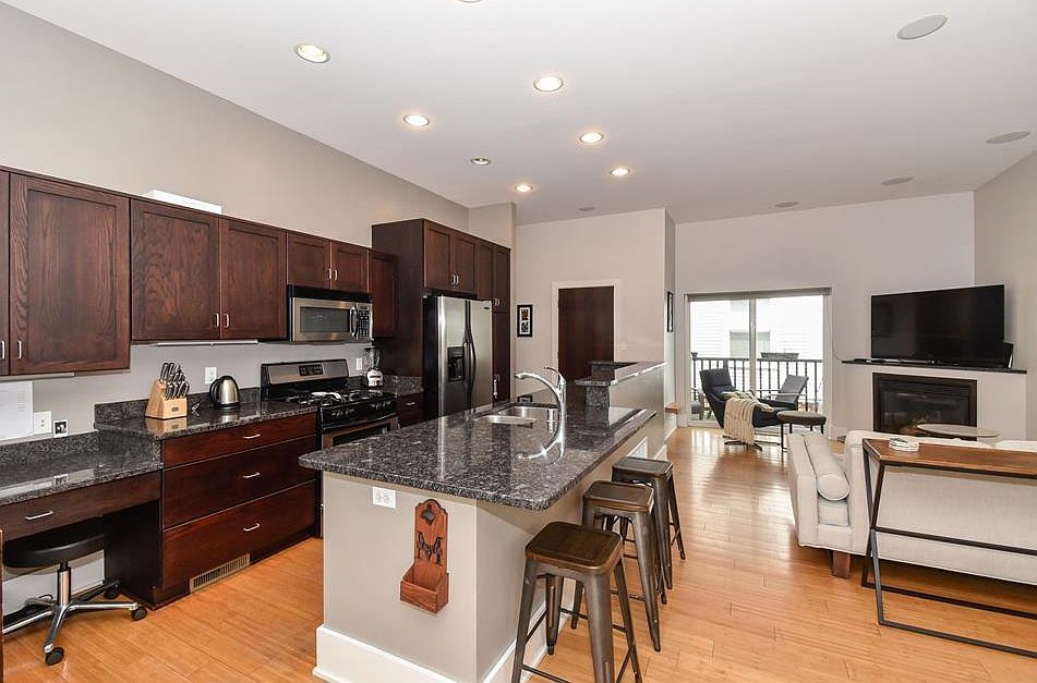 1st image of 1822 E Greenwich Ave #1