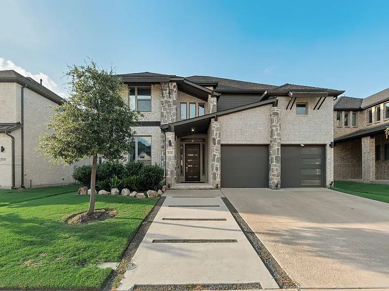 846 Tillman Dr — Photo 1