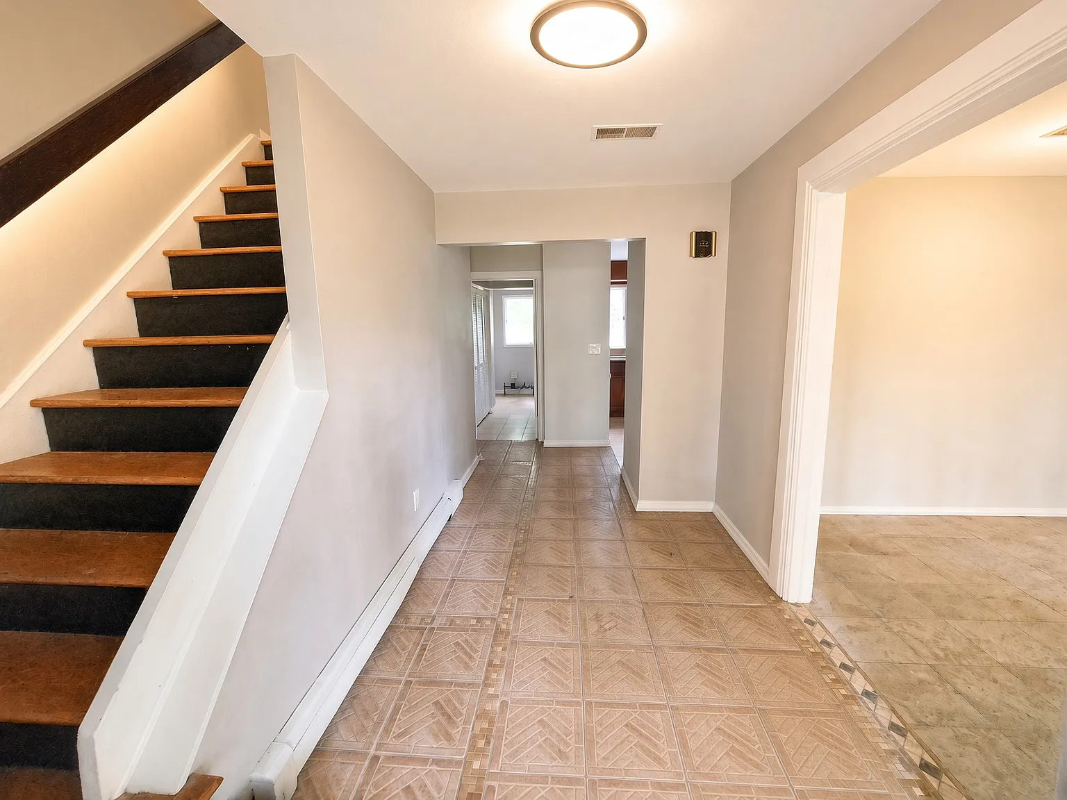 5 bed, 1944 sqft, $4,950 — Photo 3