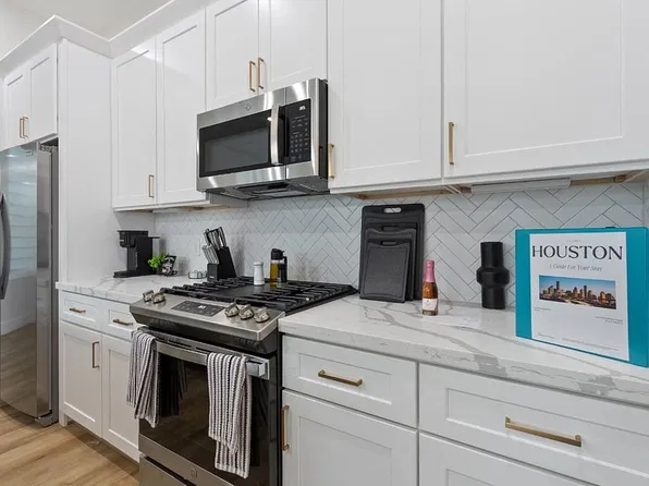 2432 Harrington St, Houston, TX 77026
