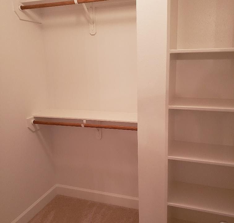 1st image of 518 W Cross Dr