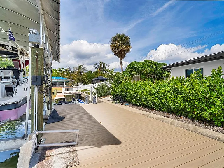 3944 Doral Dr — Photo 32