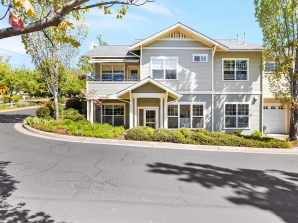 813 Boulder Creek Ln, Ashland, OR 97520