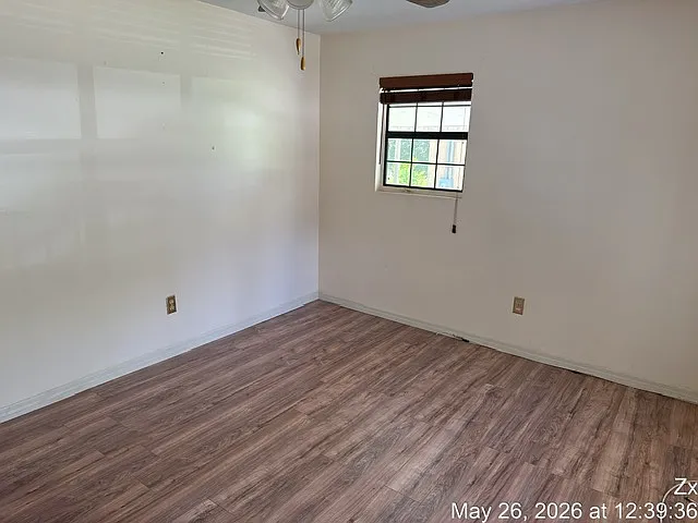 210 Pine St E — Photo 6