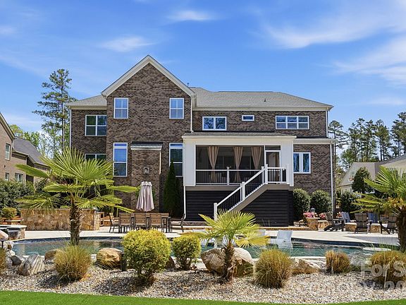 2nd image of 411 Turtleback Rdg