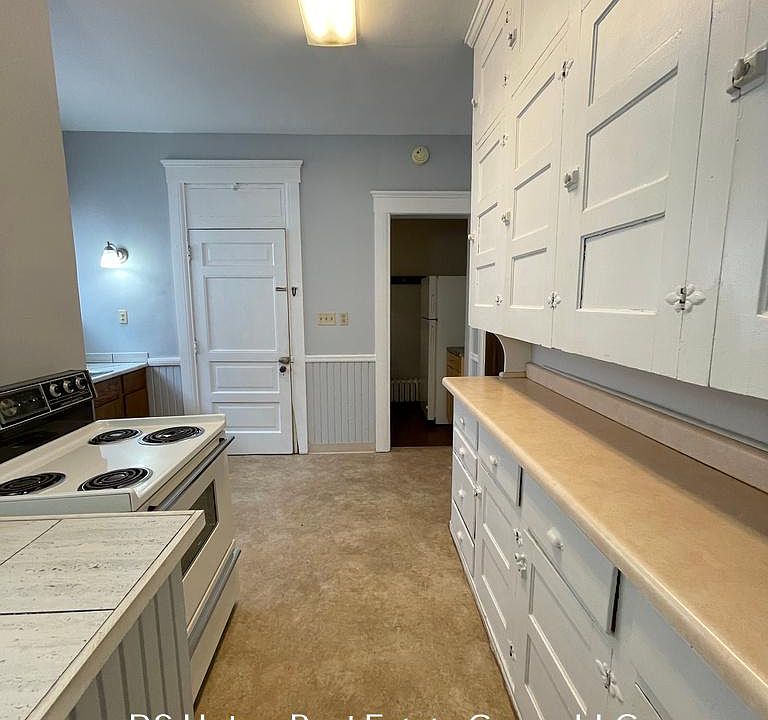 1st image of 916 W Ottawa St APT 2