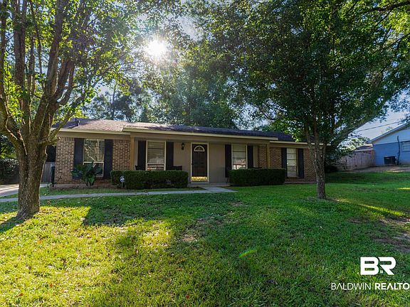 2nd image of 4713 Emerald Dr W