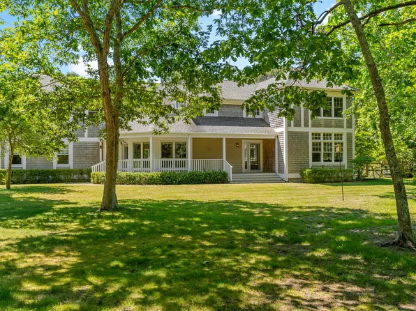 18 S Pond Rd, West Tisbury, MA 02575