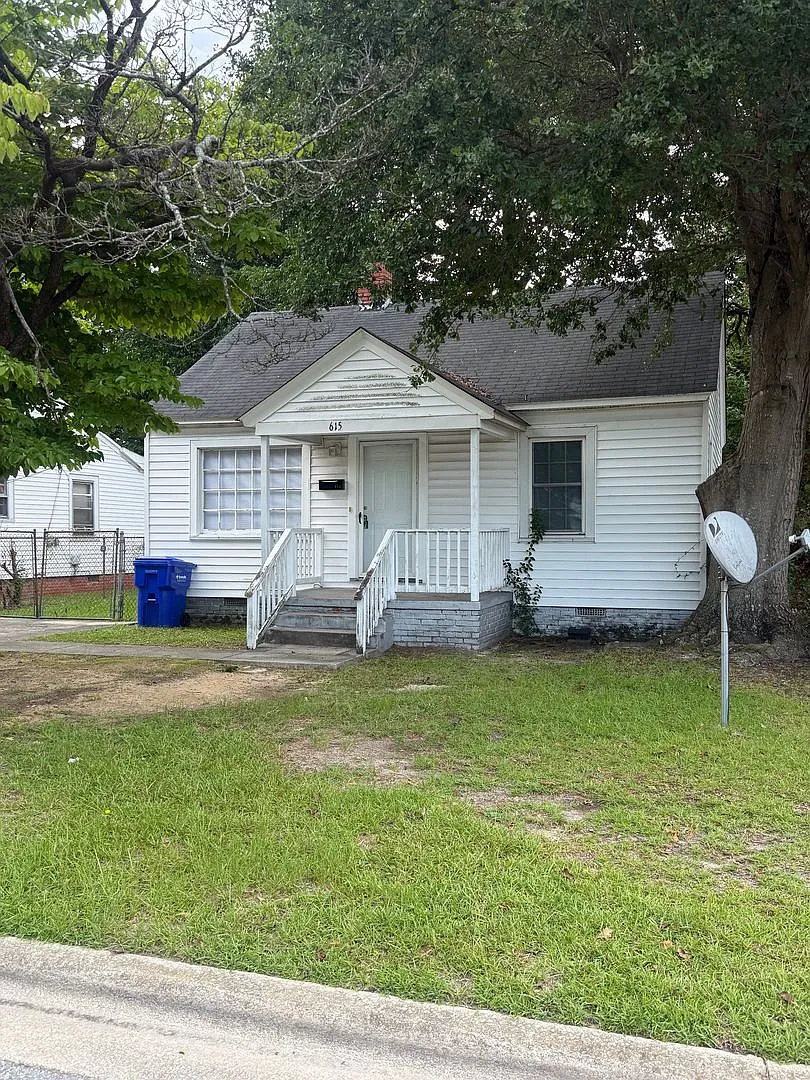 2 Bedroom, 1 Bath House - Available Now — Photo 1