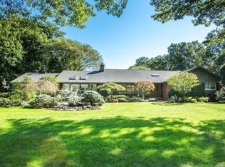 46 Salem Ridge Dr, Huntington, NY 11743