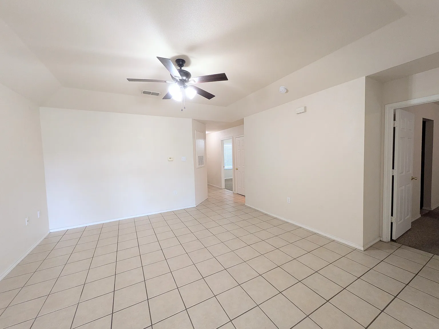 2 bed, 1079 sqft, $1,250 — Photo 2