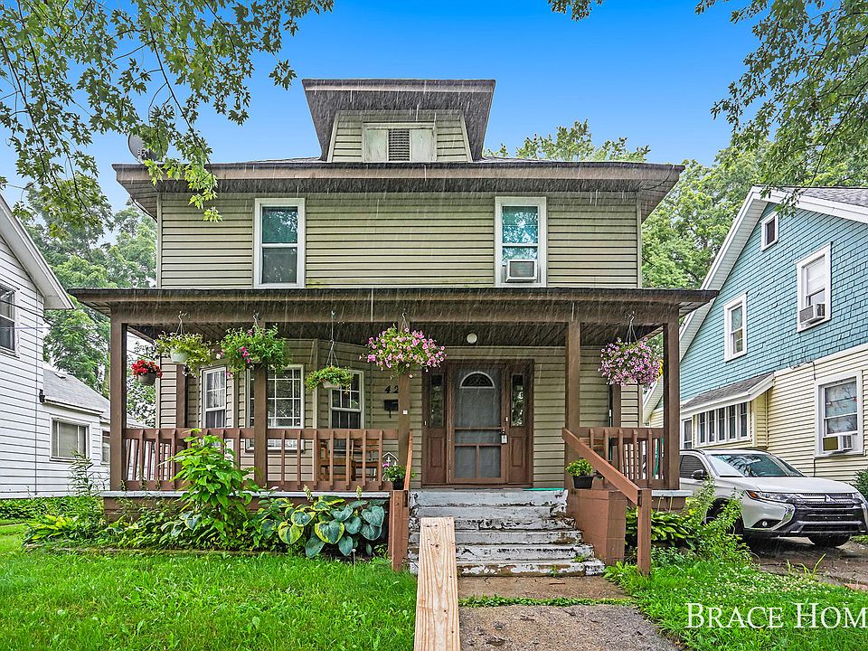 1st image of 420 Carrier St NE