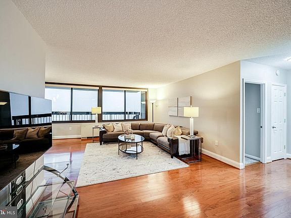 5th image of 3701 S George Mason Dr Unit 2314N