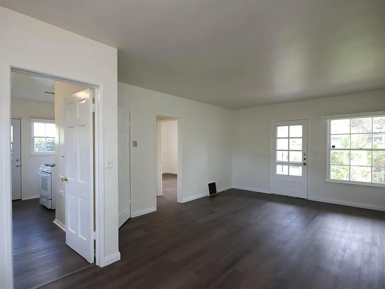 658 N Madison Ave — Photo 6