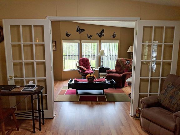 5th image of 358 Lake Erie Ln