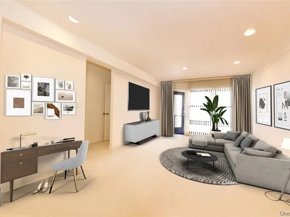 15 Hill Park Avenue #2-C, Great Neck, NY 11021