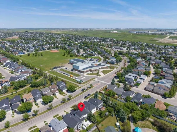 690 N Coventry Dr NE, Calgary, AB T3K 4M3