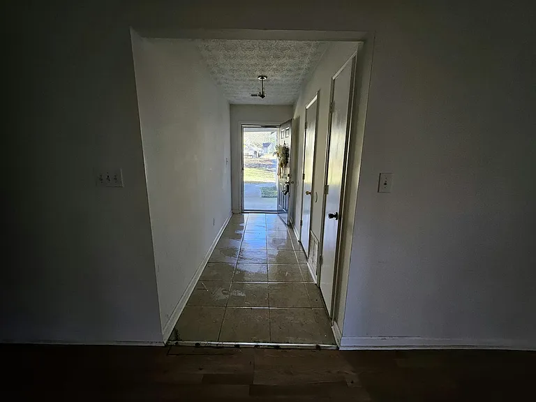 300 Martin Dr — Photo 10