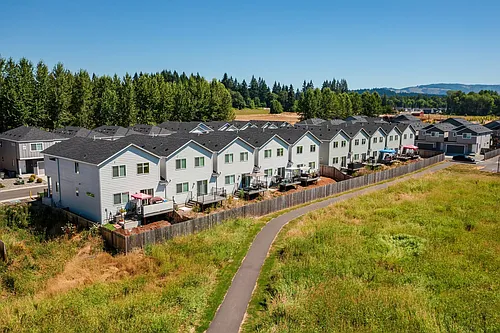 Oak Heritage Townhomes Photo 1