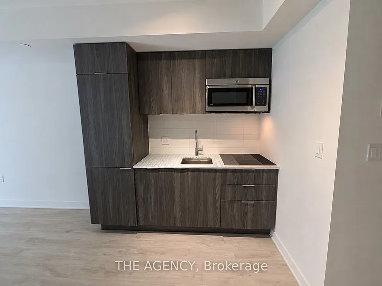 27 Bathurst St #1415W — Photo 3