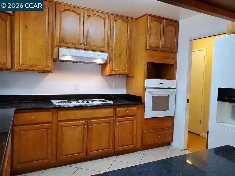 708 Court Ln — Photo 9