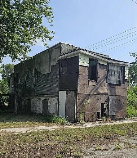 1st image of 1545 Van Buren St