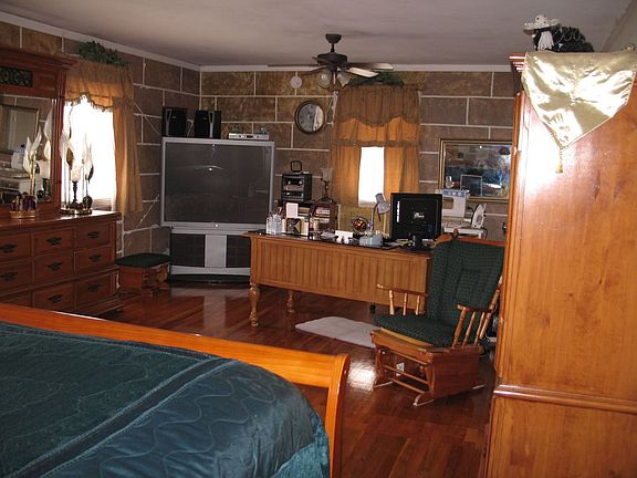 5th image of 408 S Beechfield Ave