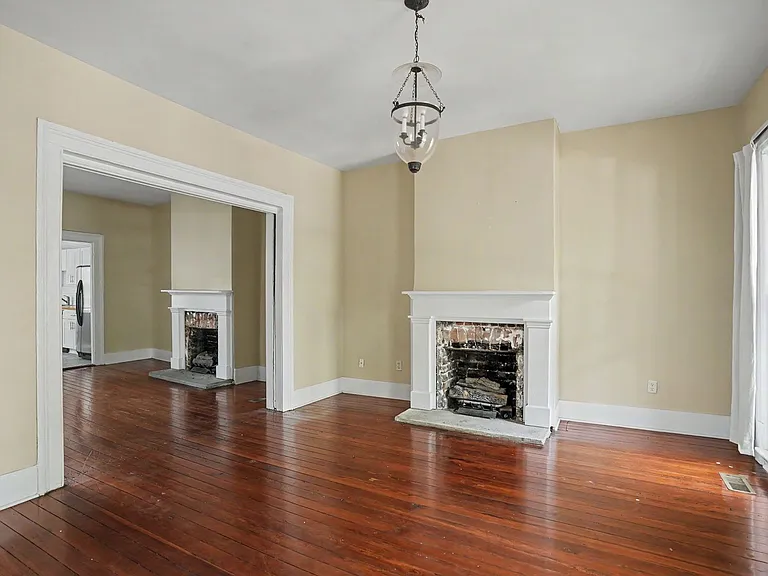 121 W Duffy St — Photo 8