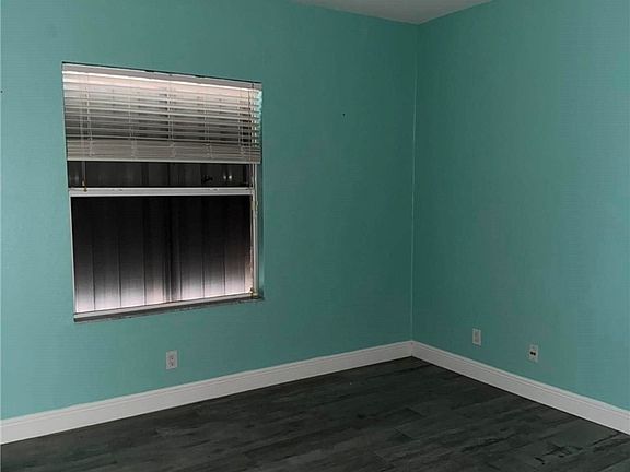 4th image of 1154 Damen St E