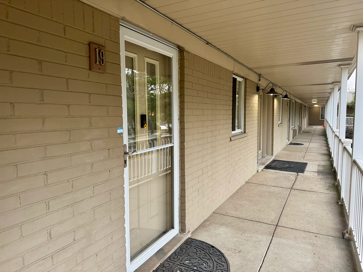 2 bed, 900 sqft, $1,300 — Photo 2