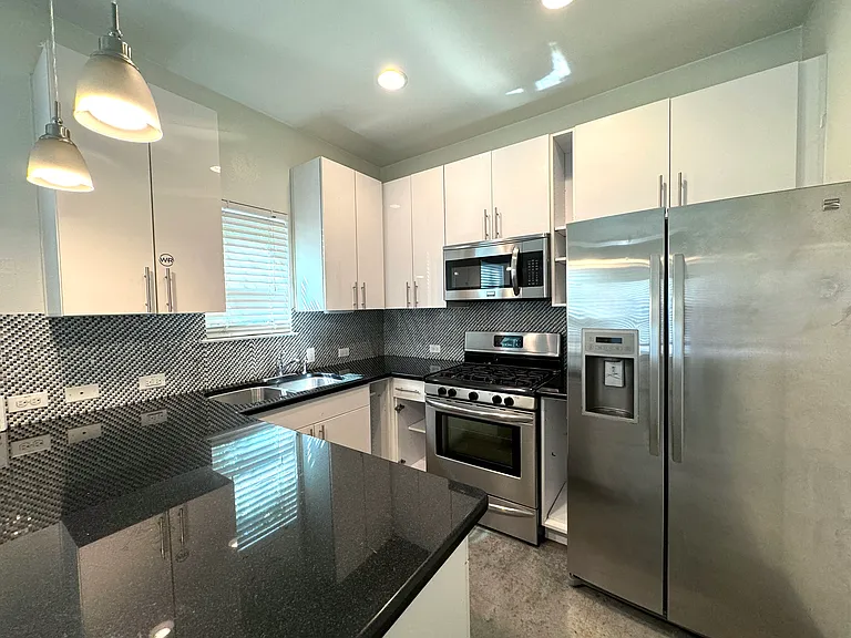 1109 W 22nd St — Photo 26