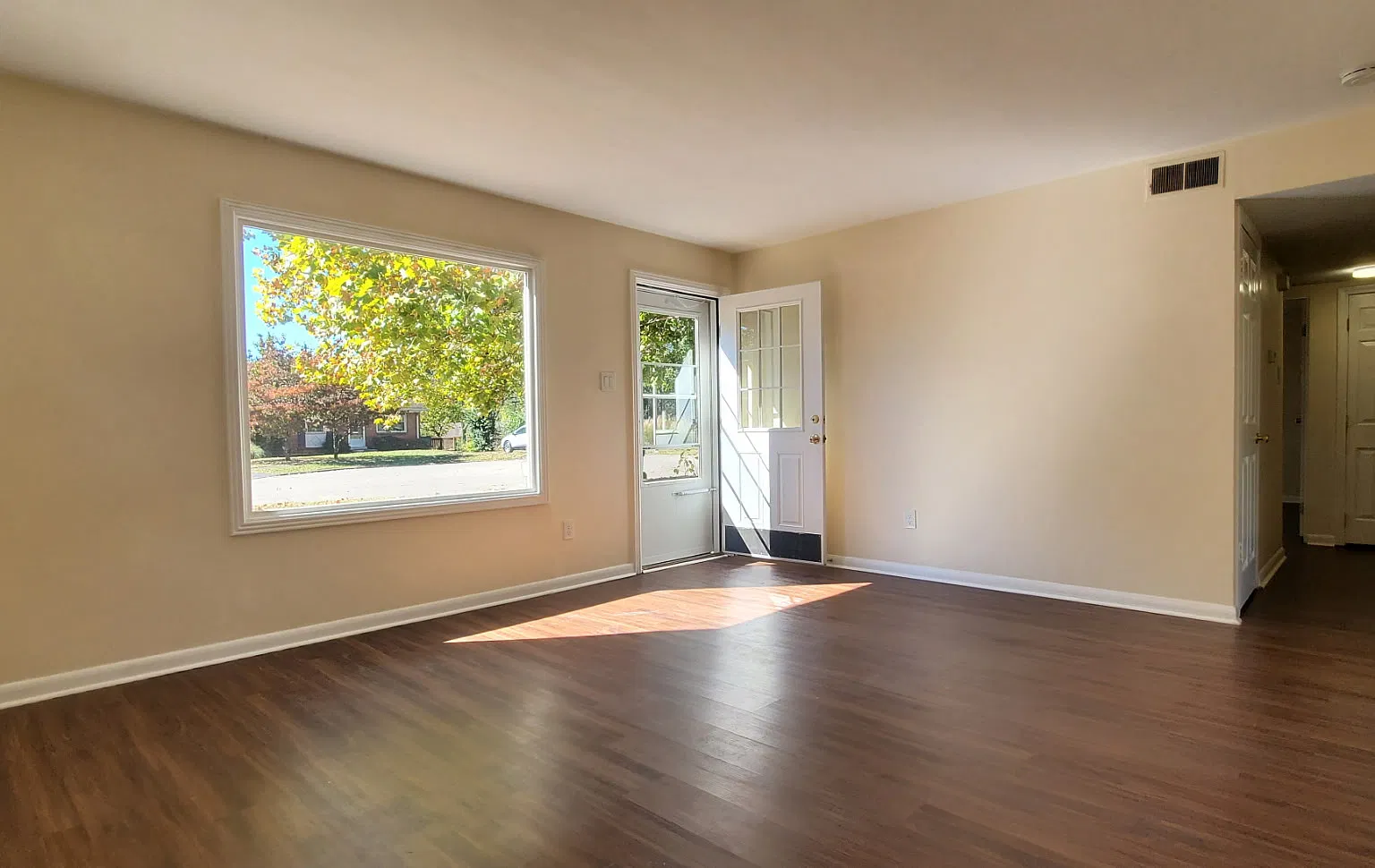3 bed, 1025 sqft, $1,500 — Photo 3