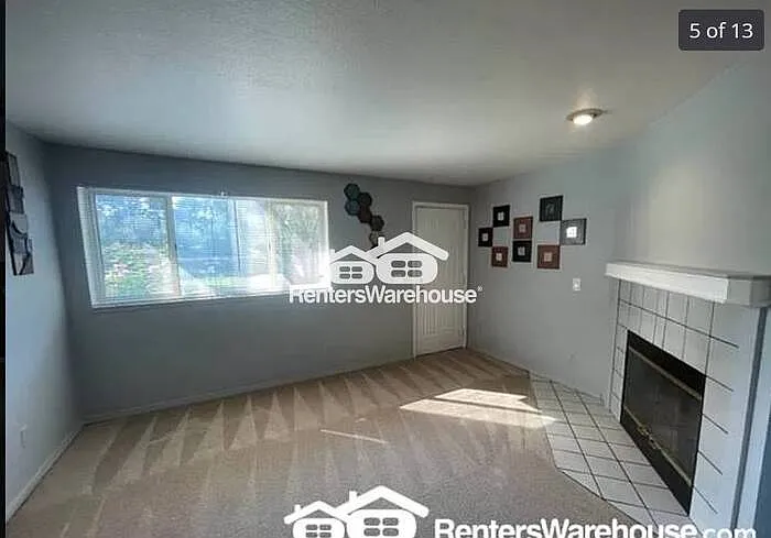 Building Photo - 707 6th Ave S #F103