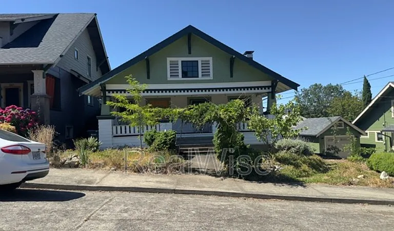 837 SE Blakeley Ave — Photo 44
