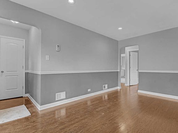 4th image of 7818 S Hoyne Ave