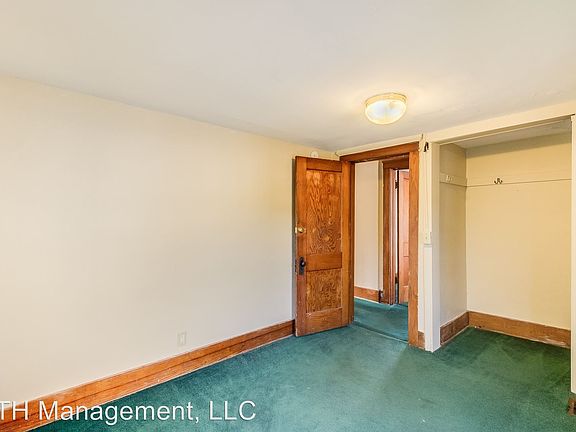 4th image of 223 Linden St