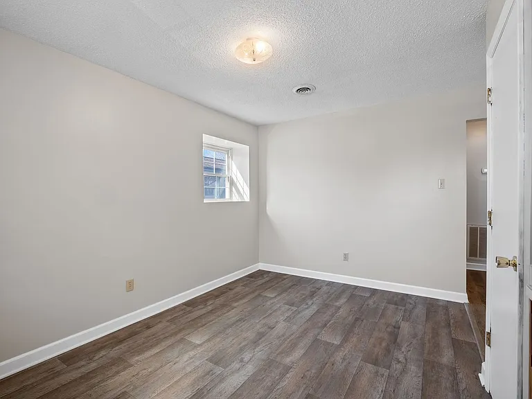 Silver Birch Apartments — Photo 23