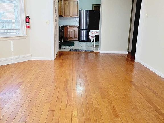 3rd image of 225 Warren Ave APT 1