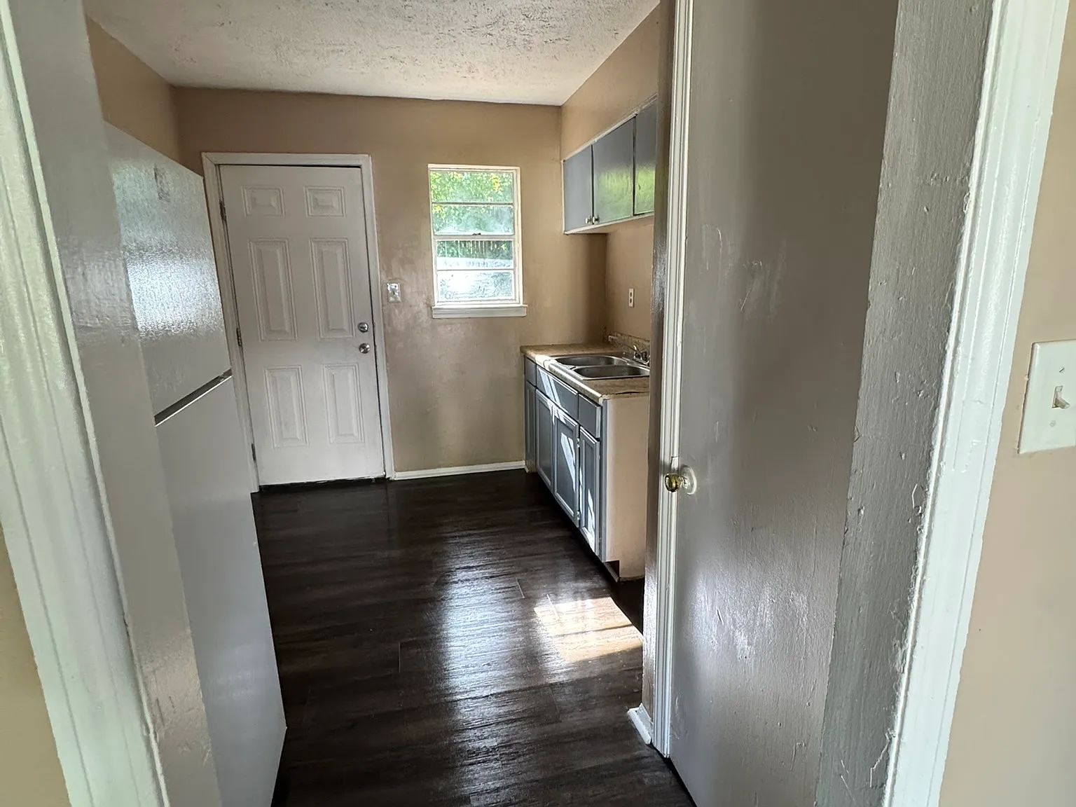 2 bed, 700 sqft, $700 — Photo 2
