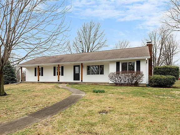 3rd image of 302 Knoll Dr
