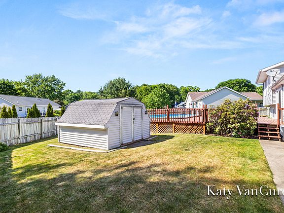 4th image of 6091 Rogue River Meadows Dr NE