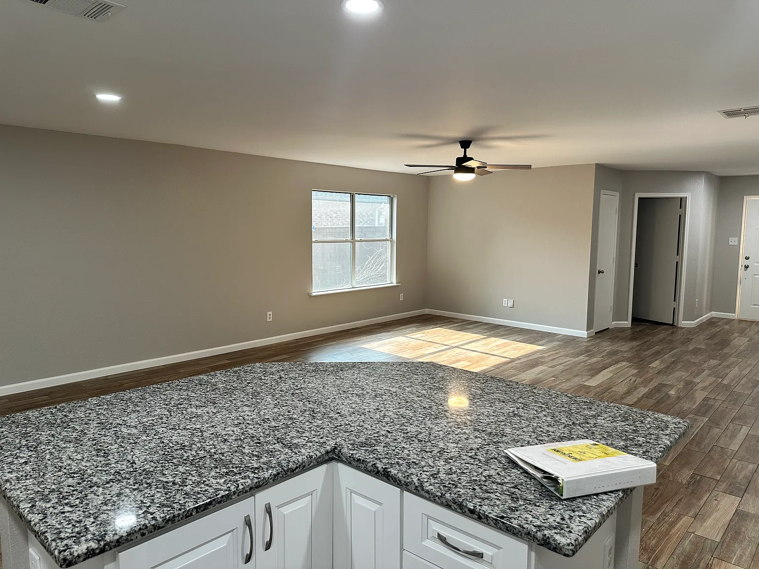 3 bed, 1661 sqft, $2,800 — Photo 3
