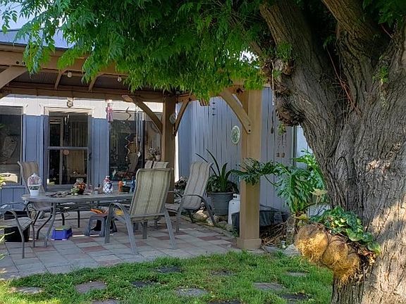 5th image of 10614 Coloma St