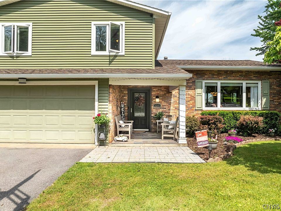 1st image of 64 Hillcrest Dr