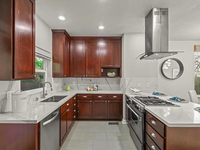108 Creekside Village Dr — Photo 6